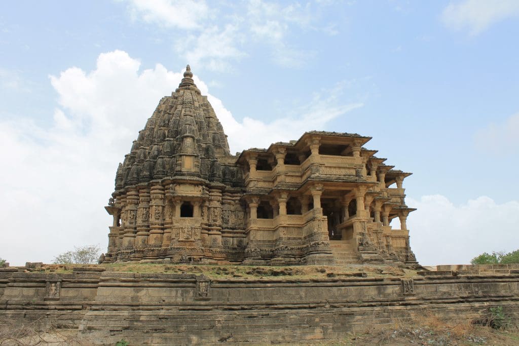 Navlakha Temple: Temples in Gujarat  Image courtesy Nileshdave1511 via Wikipedia Commons