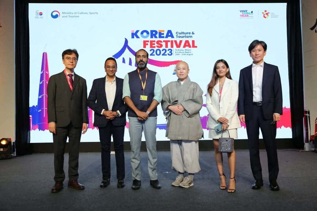 (L-R) Myongkil Yun, Riyaz Munshi, Roshan M. Thomas, Guru Wookwan, Anushka Sen and IL EUNG KIM at Korean Festival