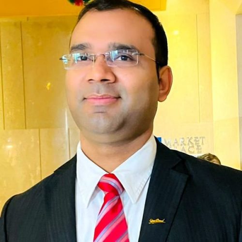 Mohit Kumar gerente de recepción Courtyard by Marriott Agra