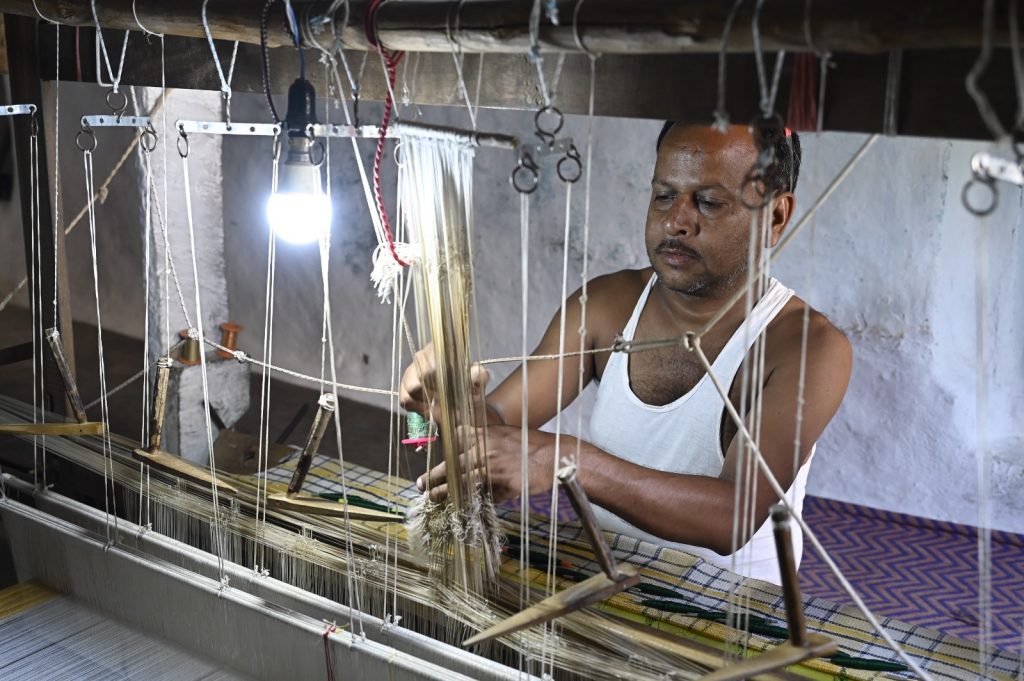 Chanderi saree weaver