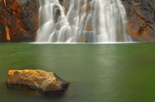 Dudhsagar Falls - Waterfalls in Goa - Image courtesy soumyajit pramanick via Wikipedia Commons