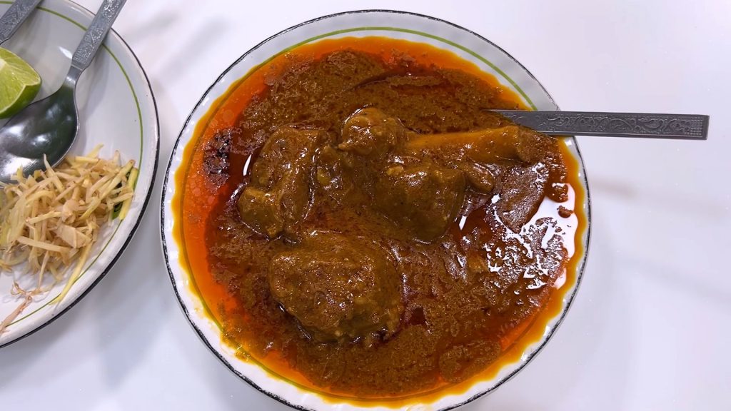 Mutton Nihari (From Kebabs to Biryanis: A Gourmet Tour of 8 Awadhi Dishes) (image source: Wikimedia Commons)