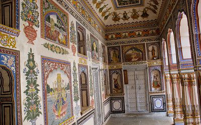 Fresco art in the 19th century haveli at Nawalgarh, Shekhawati, Rajasthan Image courtesy: Kandukuru Nagarjun via Wikipedia Commons