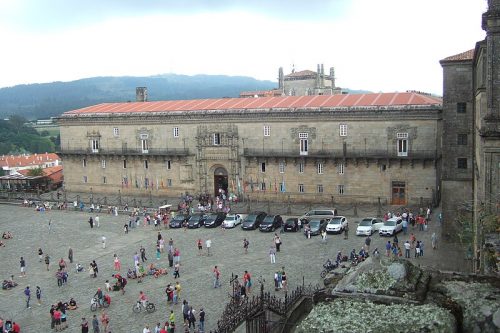 Parador de Santiago de Compostela, Spain (World’s Most Stunning Heritage Luxury Resorts) (Image Courtesy: Wikimedia Commons)