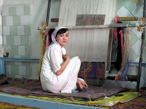 Silk Carpet Weaver (image courtesy:Wikimedia Commons)