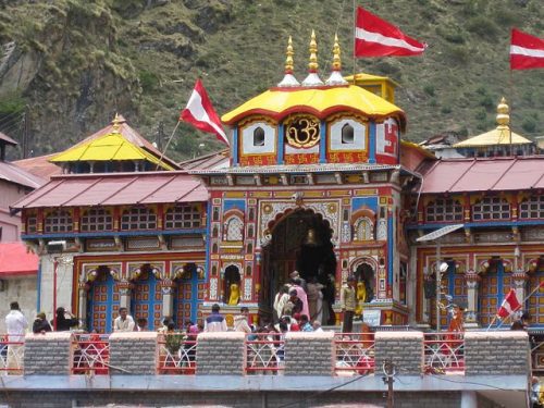 Beautiful Temples to visit in Uttarakhand - Badrinath Dham (image courtesy: Wikimedia Commons)