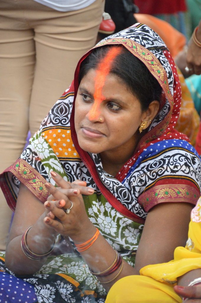 A mother performing jitiya fast rituals (Image courtesy: wikimedia commons)