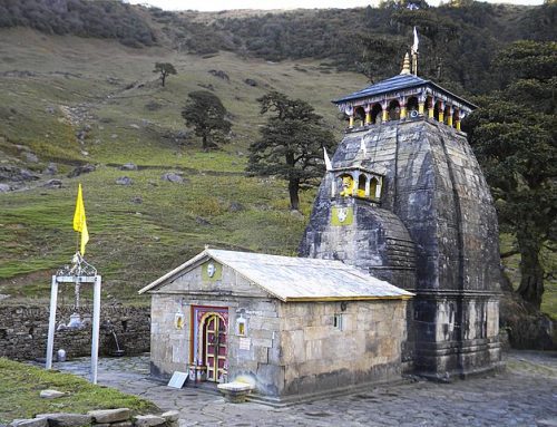 Beautiful Temples to visit in Uttarakhand - Madhyamaheshwar Mandir (image courtesy: Wikimedia Commons)