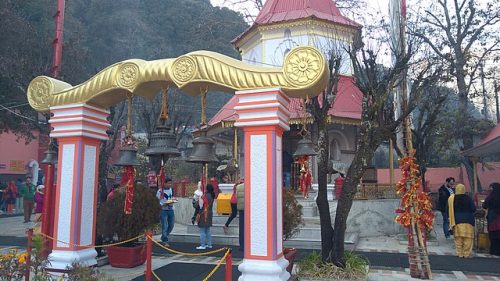 Beautiful Temples to visit in Uttarakhand - Naina Devi Temple (image courtesy: Wikimedia Commons)