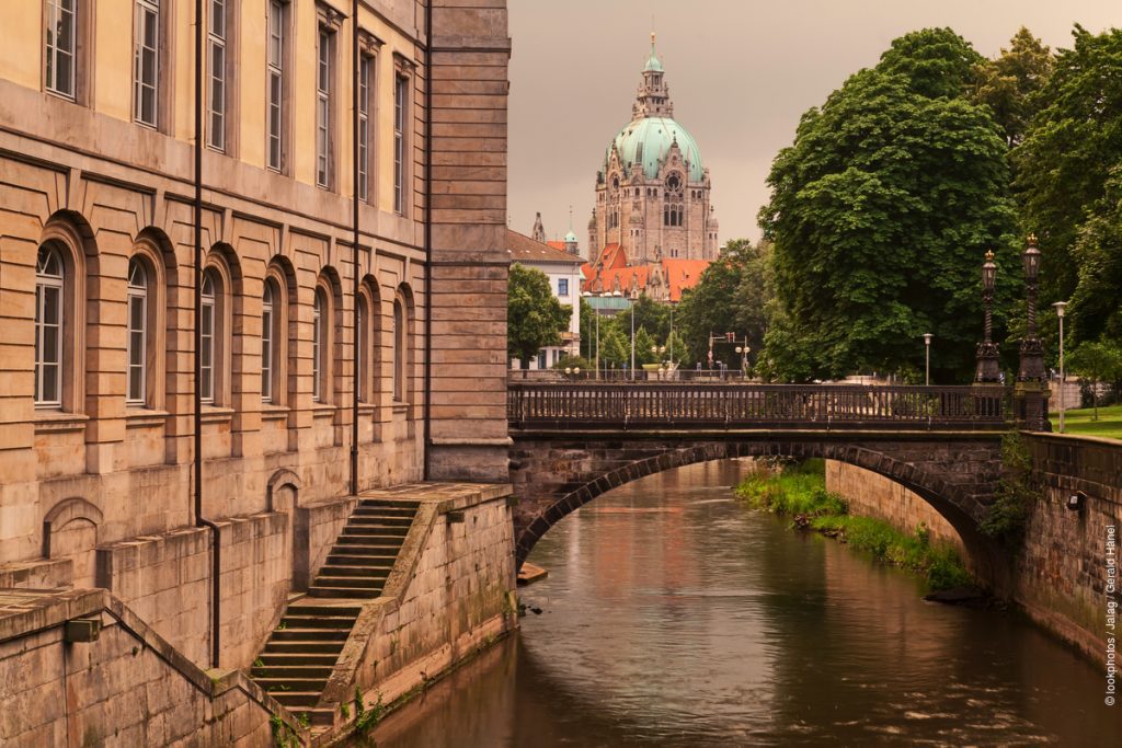 Hannover Leineschloss an der Leine und Neues Rathaus im Hintergrund German National Tourist Board boosts activities in big India market in 2025