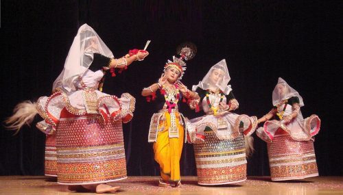 Raas Leela of Manipur ( source: Wikimedia Commons ) - festivals of November