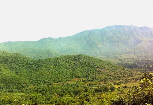 Travel spots to discover: Araku Valley view, Visakhapatnam district, Andhra Pradesh. Image courtesy: Adityamadhav83 via Wikipedia Commons