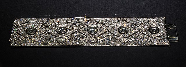 Statement Jewellery: Bracelet - Van Cleef and Arpels Image courtesy: Tim Evanson from Cleveland Heights, Ohio, USA via Wikimedia Commons