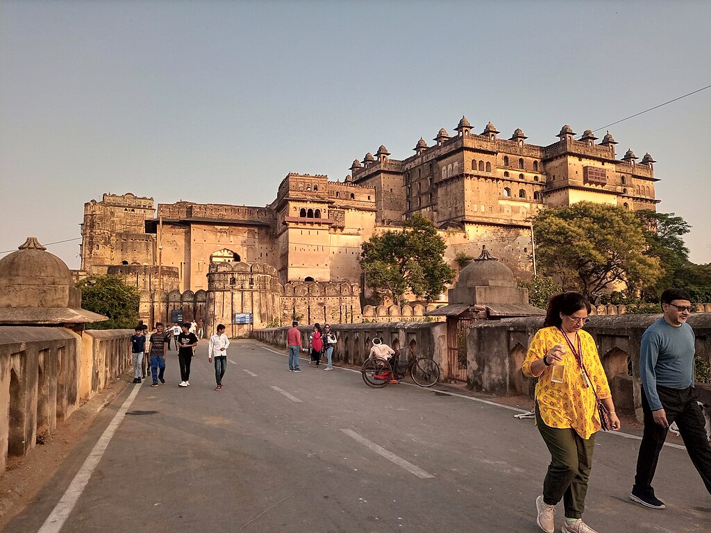 Orchha Fort, Madhya Pradesh (source: Wikimedia Commons)