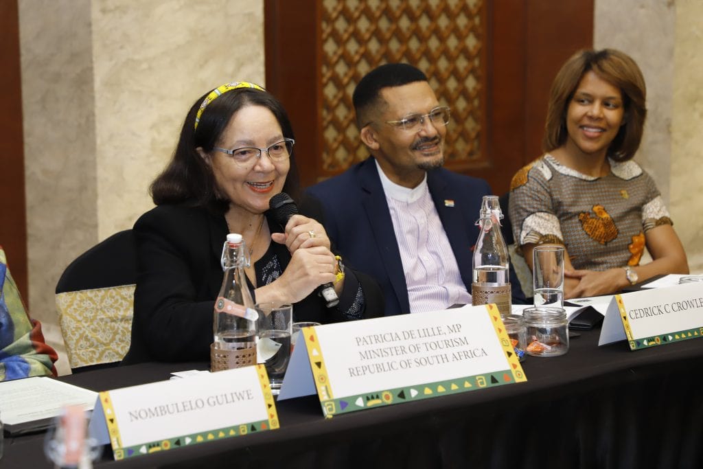  Patricia de Lille, Minister of Tourism, South Africa, shares a lighter moment with the corporate MICE leaders at the Think Tank in Mumbai 