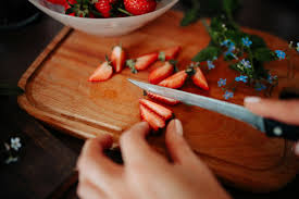 Garnishing with fresh strawberries