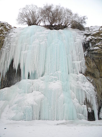 Frozen waterfall Chadar Trek - Nerak Falls on the bank of Frozen Zanskar River Image courtesy Bodhisattwa via Wikimedia Commons